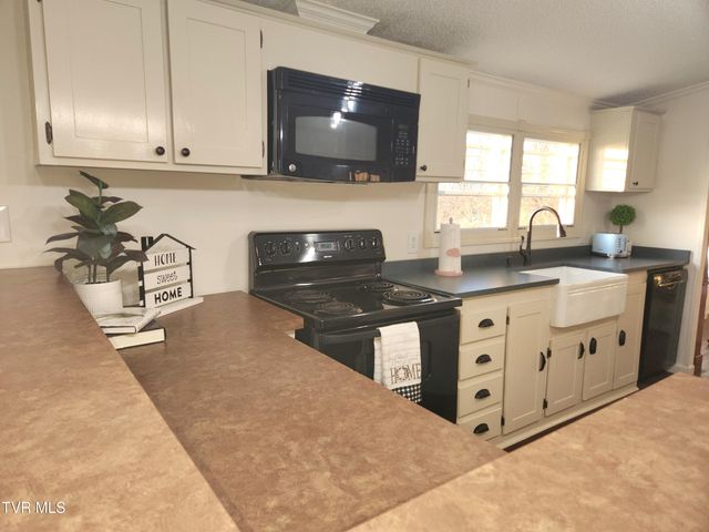 356 Lories Lane, Piney Flats, TN 37686