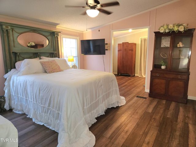 356 Lories Lane, Piney Flats, TN 37686