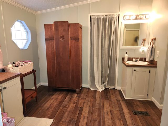 356 Lories Lane, Piney Flats, TN 37686