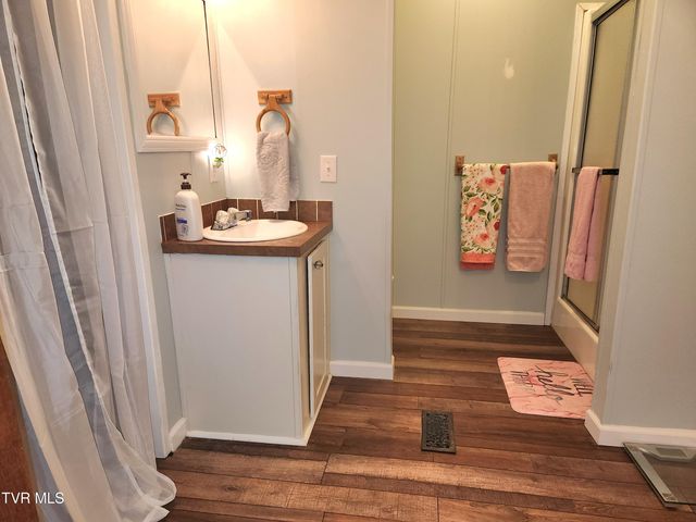 356 Lories Lane, Piney Flats, TN 37686