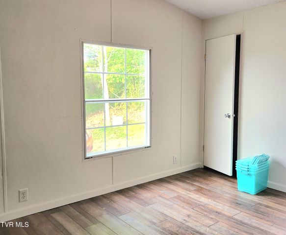 356 Lories Lane, Piney Flats, TN 37686