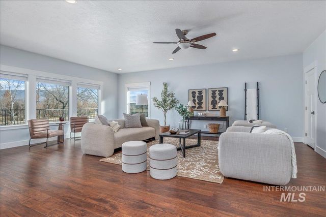 3772 N Willowbar Ln, Garden City, ID 83714