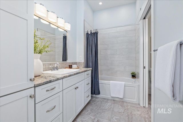 3772 N Willowbar Ln, Garden City, ID 83714