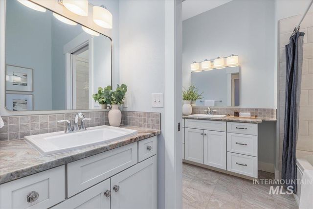 3772 N Willowbar Ln, Garden City, ID 83714