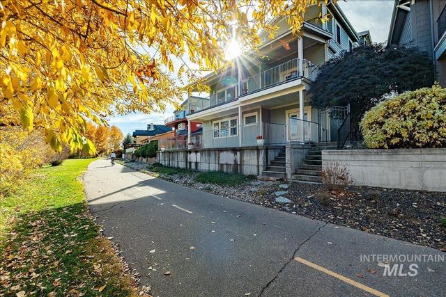 3772 N Willowbar Ln, Garden City, ID 83714