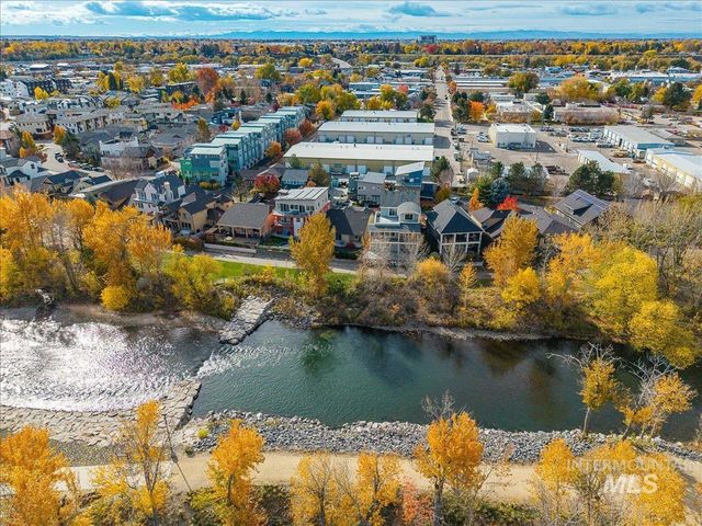 3772 N Willowbar Ln, Garden City, ID 83714