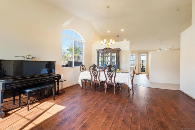 1992 Ridge Way Glen, Escondido, CA 92029