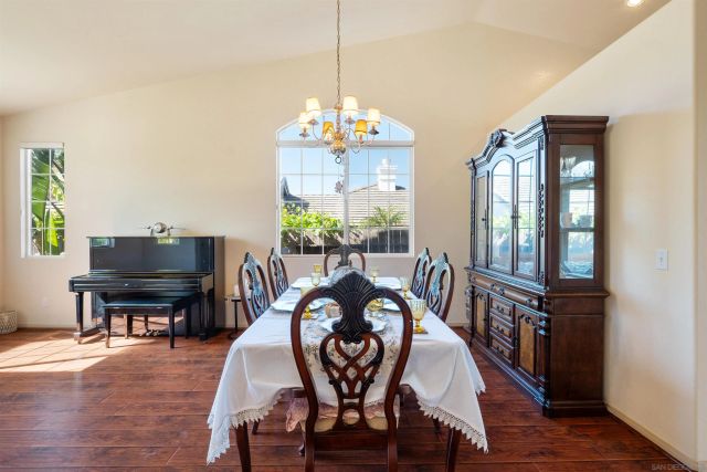 1992 Ridge Way Glen, Escondido, CA 92029