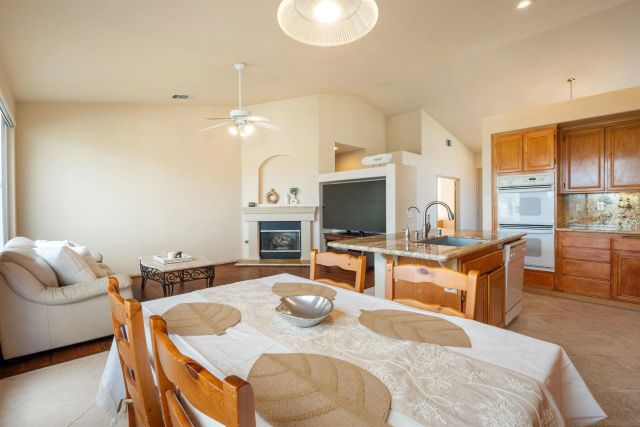 1992 Ridge Way Glen, Escondido, CA 92029