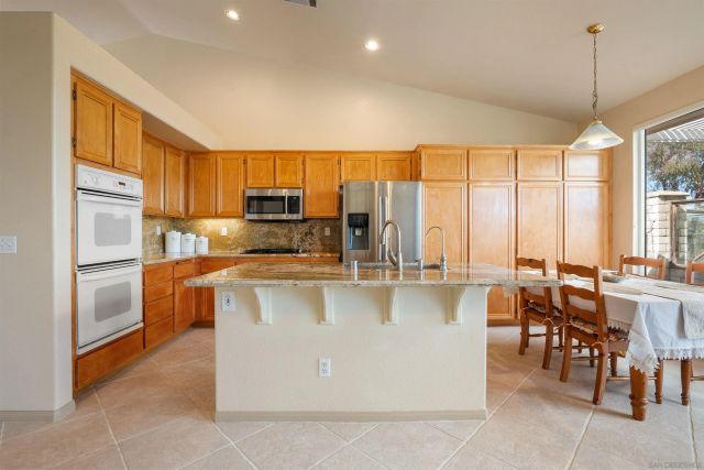 1992 Ridge Way Glen, Escondido, CA 92029