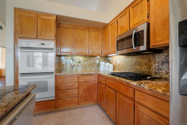 1992 Ridge Way Glen, Escondido, CA 92029