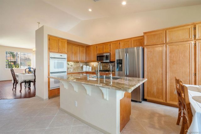 1992 Ridge Way Glen, Escondido, CA 92029