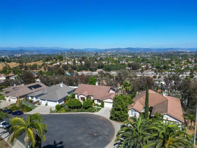 1992 Ridge Way Glen, Escondido, CA 92029