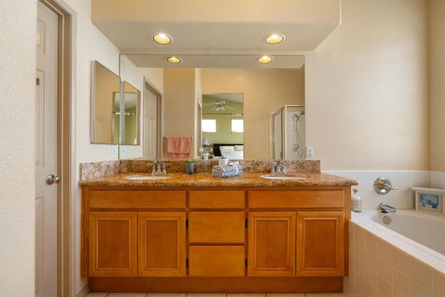 1992 Ridge Way Glen, Escondido, CA 92029