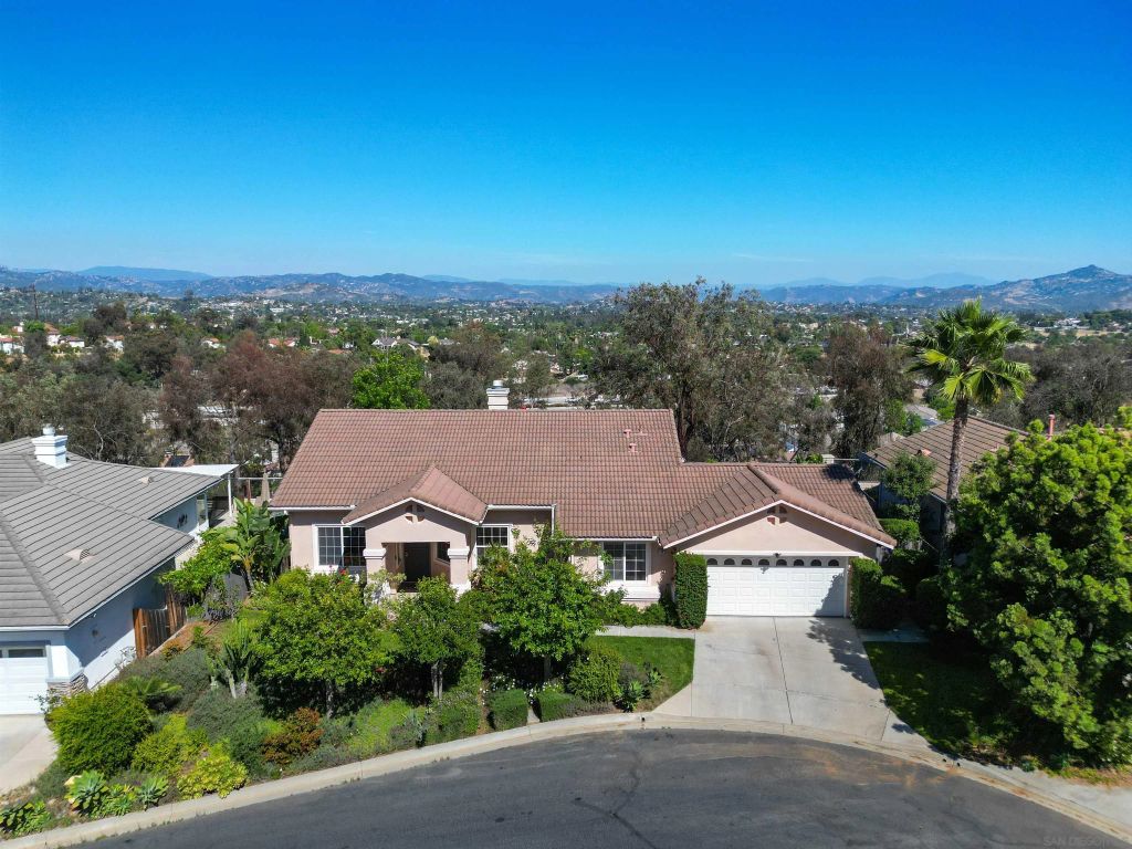 1992 Ridge Way Glen, Escondido, CA 92029