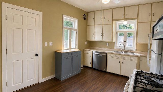1022 MT VERNON STREET, Oshkosh, WI 54901