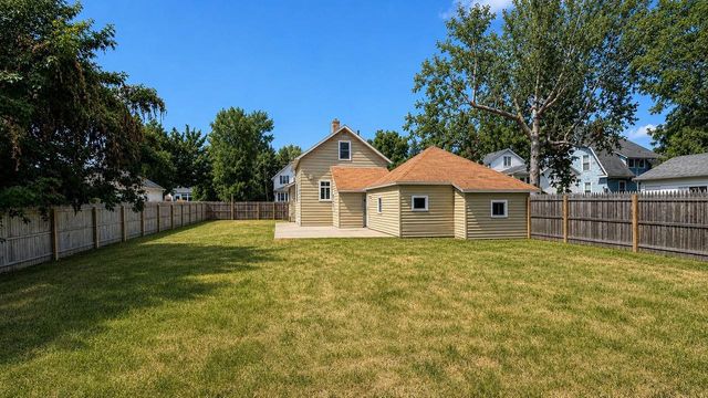 1022 MT VERNON STREET, Oshkosh, WI 54901