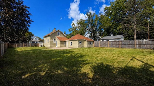 1022 MT VERNON STREET, Oshkosh, WI 54901