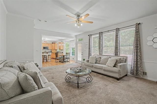 615 Stonebriar Way SW, Atlanta, GA 30331
