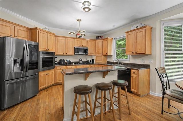 615 Stonebriar Way SW, Atlanta, GA 30331