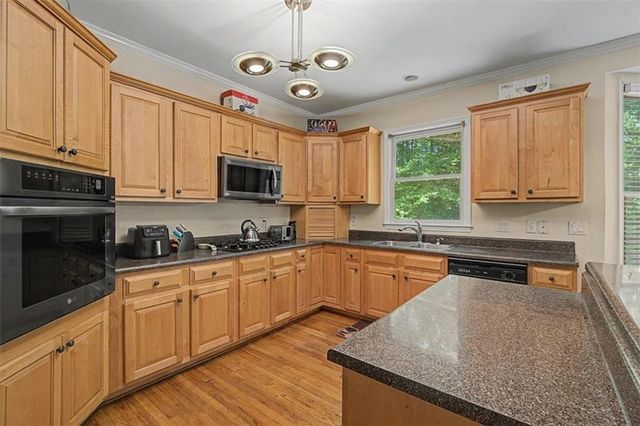 615 Stonebriar Way SW, Atlanta, GA 30331