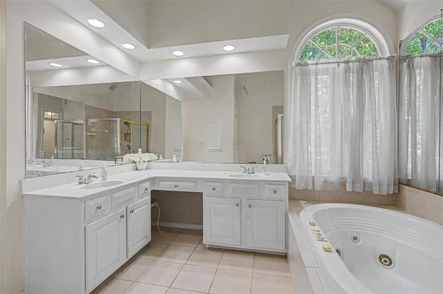 615 Stonebriar Way SW, Atlanta, GA 30331