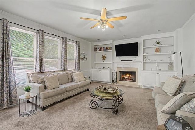 615 Stonebriar Way SW, Atlanta, GA 30331