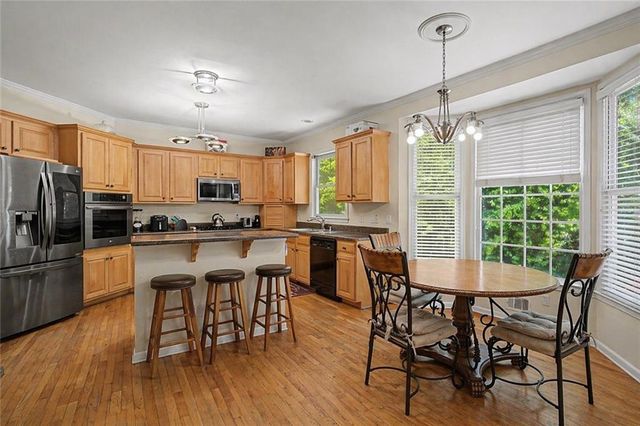 615 Stonebriar Way SW, Atlanta, GA 30331