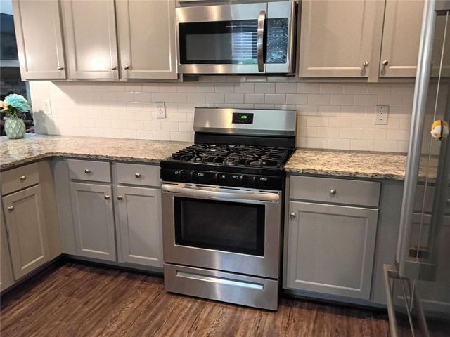 807 Ridgeview Court, Hampton, GA 30228