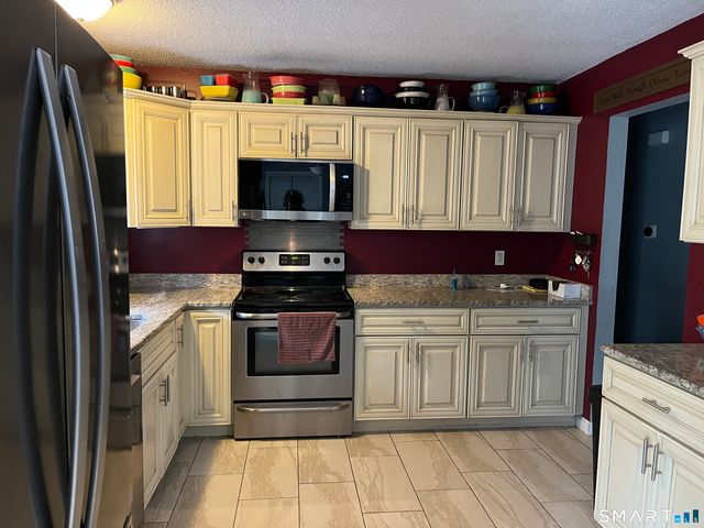 23 Green Valley Drive, Montville, CT 06370