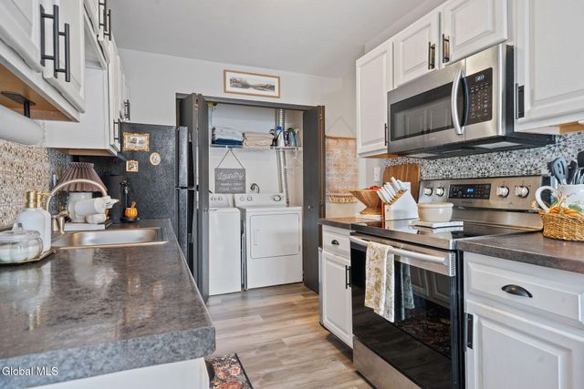 1606 Cambridge Manor Drive, Scotia, NY 12302