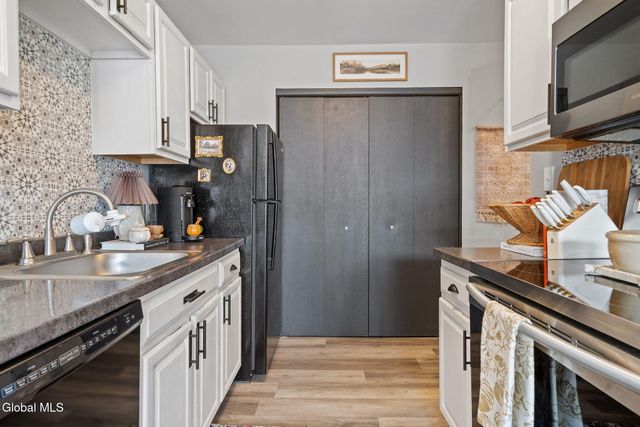 1606 Cambridge Manor Drive, Scotia, NY 12302