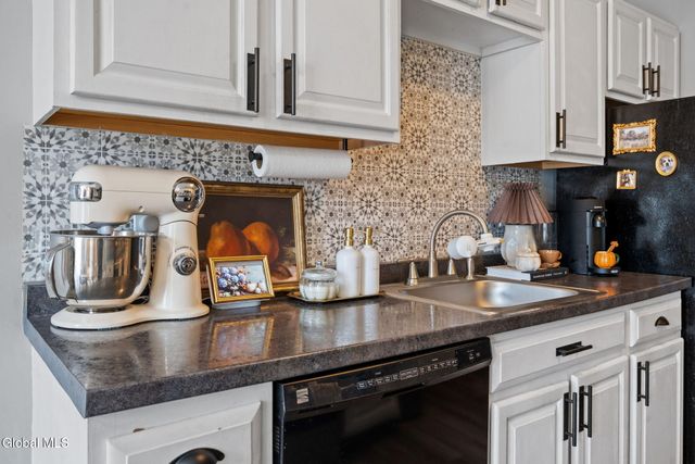 1606 Cambridge Manor Drive, Scotia, NY 12302