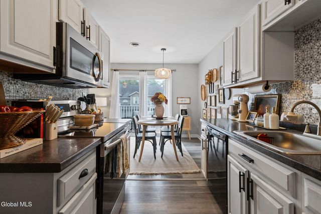 1606 Cambridge Manor Drive, Scotia, NY 12302