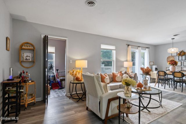 1606 Cambridge Manor Drive, Scotia, NY 12302