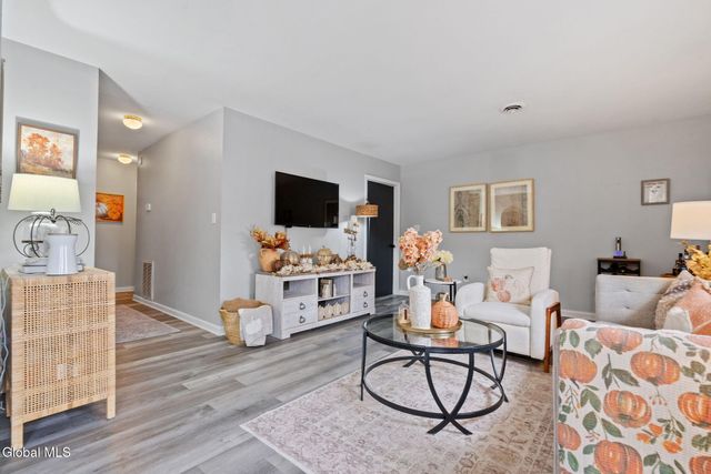 1606 Cambridge Manor Drive, Scotia, NY 12302