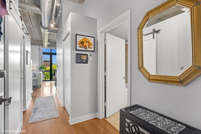 811 W 15th Place 414, Chicago, IL 60608