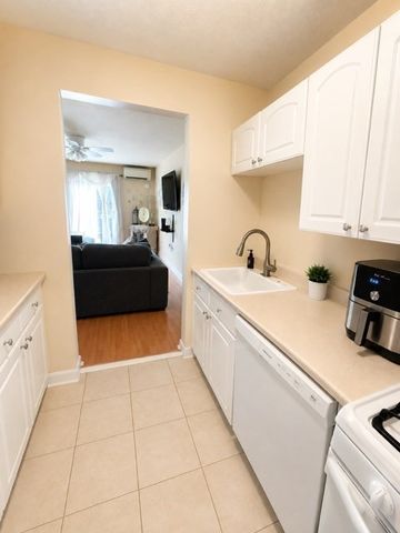 31 Symonds St 20, Salem, MA 01970
