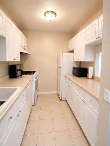 31 Symonds St 20, Salem, MA 01970
