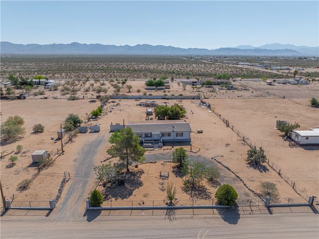 4070 N Cowlic Road, Golden Valley, AZ 86413