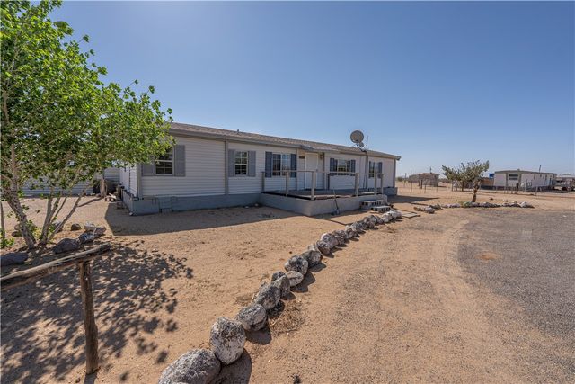4070 N Cowlic Road, Golden Valley, AZ 86413