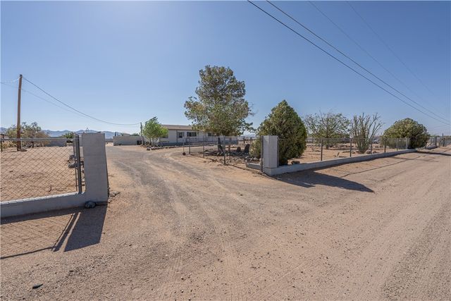 4070 N Cowlic Road, Golden Valley, AZ 86413