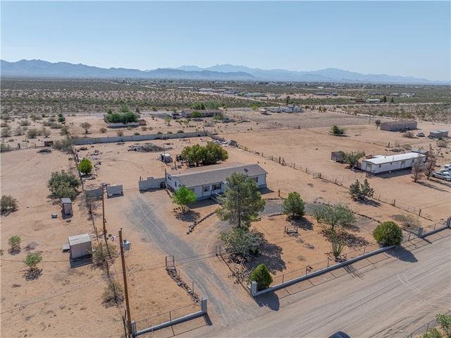 4070 N Cowlic Road, Golden Valley, AZ 86413