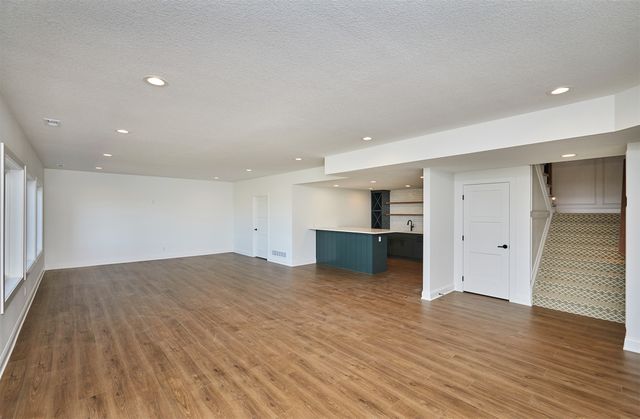 1302 NW Arbor Drive, Ankeny, IA 50023