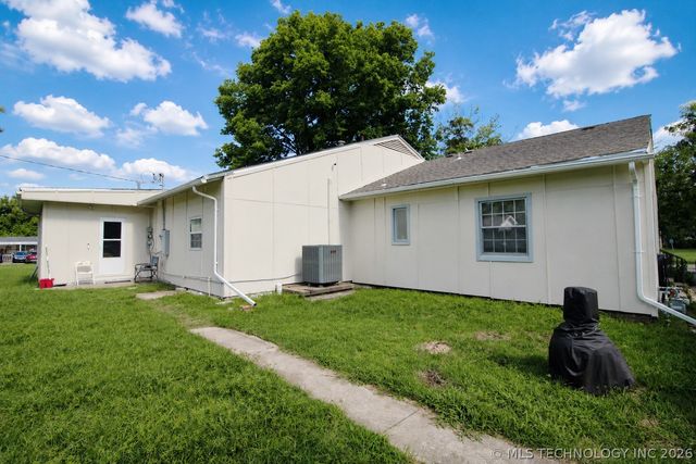 1504 E 7th Street, Okmulgee, OK 74447