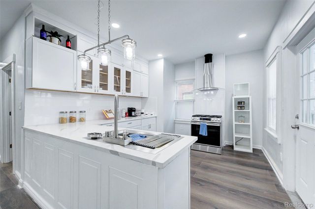 700 W Euclid Street, Detroit, MI 48202