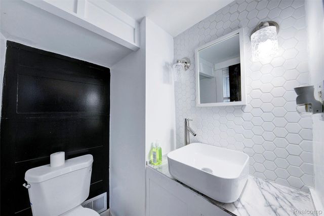 700 W Euclid Street, Detroit, MI 48202