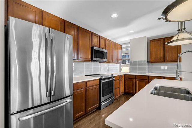 525 W Lafayette Boulevard 12E, Detroit, MI 48226