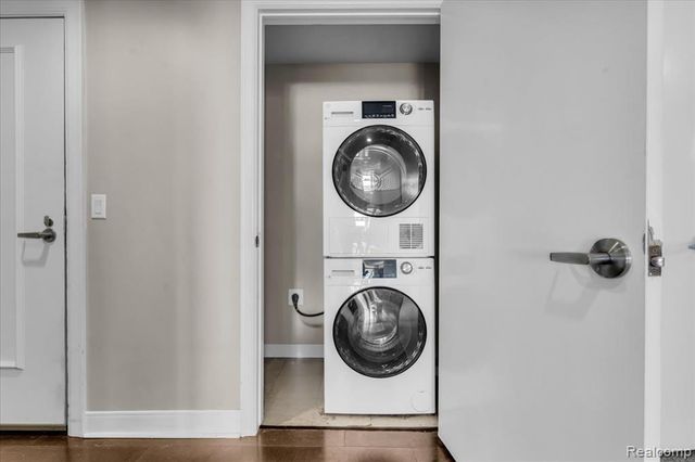 525 W Lafayette Boulevard 12E, Detroit, MI 48226