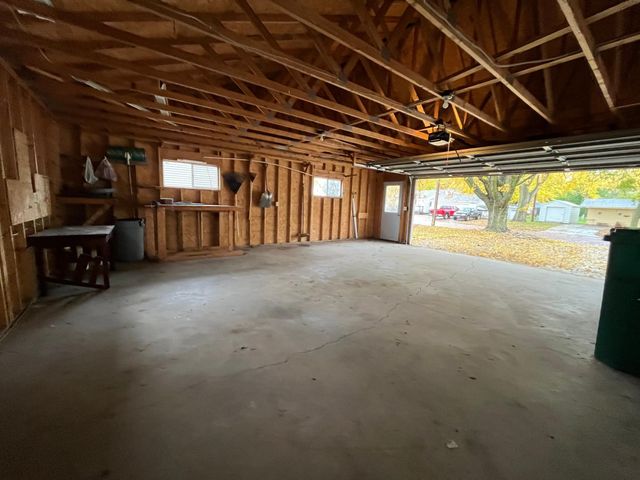 124 2nd Street E, Tracy, MN 56175